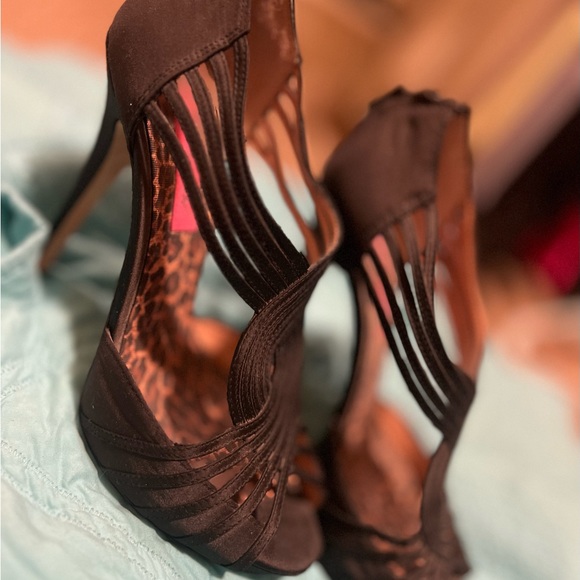 🖤 Betsey Johnson Pumps 🖤 - Picture 3 of 3